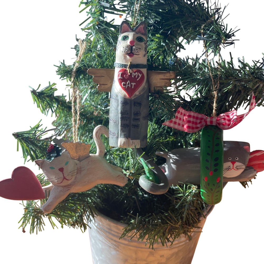 Cat Ornaments‎ Set of 3 Gently Used All have hearts One Resin 2 Wooden